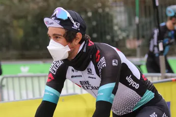 Matthews dankt ploeggenoot Mezgec na sprint: 'Kwam om te winnen, maar ben tevreden'