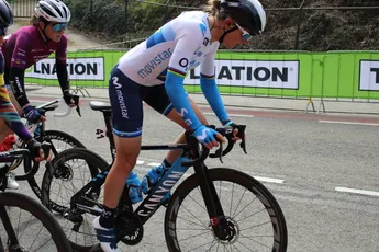 Van Vleuten verslaat Vollering eindelijk: 'Moest van haar af komen voor de sprint'