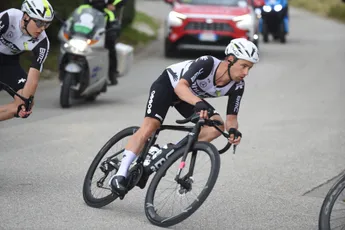 Ritwinnaar Campenaerts moet opgeven door knieblessure: 'Absoluut niet wat ik wil'