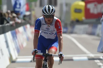 Van den Berg kon zege vergeten na lekke band: 'Was klaar om te sprinten voor de winst'