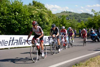 Reacties etappe 18 Giro d’Italia | Medevluchters kansloos tegen ongenaakbare Bettiol