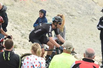 DSM teleurgesteld in Tourorganisatie na crash door gravel: 'Geen kans om te reageren'