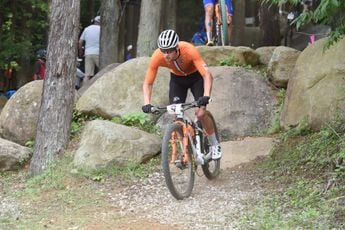 Roodhooft verwacht dat WK-titel op mountainbike lastig wordt voor Van der Poel: 'Type-Pidcock in het voordeel'