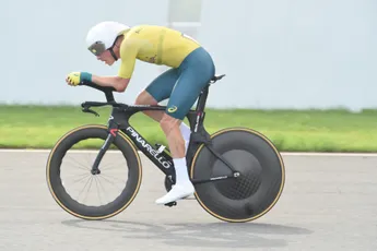 Ontketende Dennis bezorgt Jumbo-Visma meteen succes met Australische tijdrittitel