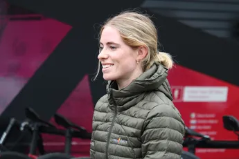 Vreugde bij Vollering na winst NK gravel: 'Ga met heel veel trots in rood-wit-blauw trainen'