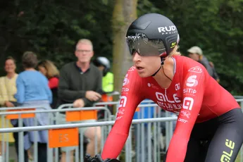 Reusser verpulvert concurrentie en pakt goud op EK tijdrijden, zilver voor Van Dijk