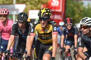 Jumbo-Visma slachtoffer bij massale valpartij Vuelta: 'Gesink en Hofstede lagen erbij'