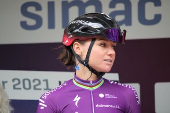 Van den Broek-Blaak wint met Drentse Acht solo het voorproefje op Ronde van Drenthe