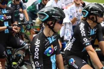 Wiebes is weer de beste in Women's Tour na knappe solo-dag Simmonds, Vollering blijft leiden