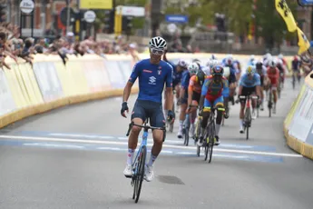 Baroncini wereldkampioen bij beloften na krankzinnige race, Kooij sprint naar brons