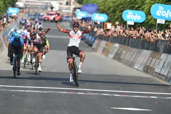 Molano wint eerste rit in Sicilië, late aanval Albanese strandt op de finish