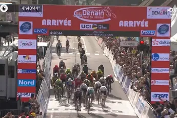 Philipsen sprint naar zege in GP de Denain na spannende race over Franse kasseien