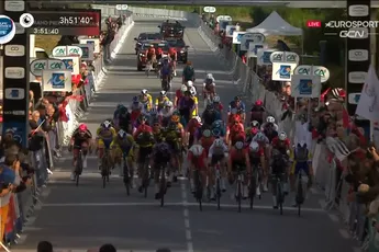 Arne Marit verrast topspurters Viviani en Coquard in prangende eindspurt GP du Morbihan