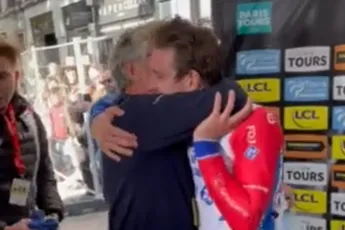 Vreugde en ontlading bij Groupama-FDJ: Madiot omhelst Démare na moeilijk najaar