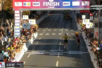 Tim van Dijke sprint naar zege in slotrit CRO Race, Williams eindwinnaar