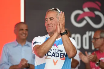 Na Rasmussen is nu ook ploegbaas Sylvan Adams snoeihard voor Froome: 'Klinkt het geloofwaardig wat hij zegt?'