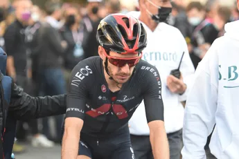 Yates op het podium in Lombardije na bizar slot: 'Klein beetje geluk, goed om te hebben'