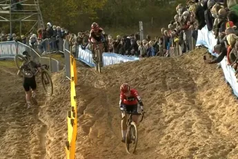 Worst houdt Betsema en Brand fraai van zich af in het zand van Koksijde