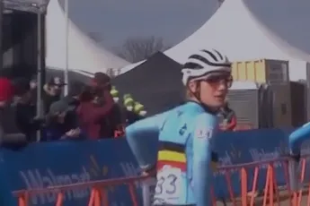 Topfavoriet België geeft niet thuis op WK Mixed Team Relay, Italië wint verrassend