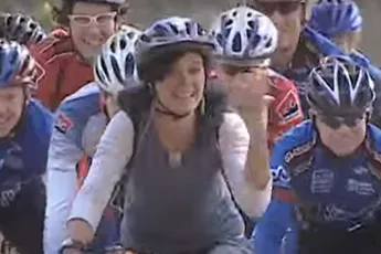 IDL Kijktip | Hoe het voelt om een professionele wielerkoers te winnen? Lachen gegarandeerd!