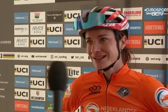 Vos wint alweer haar achtste wereldtitel: 'Kan het gewoon niet geloven'