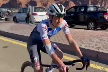 Update | Saudi Tour: Bagioli komt hard ten val, maar mag woensdag gewoon starten