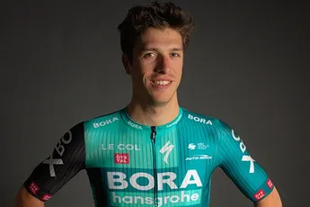 Van Poppel sleept eerste zege van het seizoen uit het vuur: 'Had kramp in de slotkilometers'