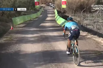 Gravelkoning Lutsenko soleert naar overwinning in Spaanse Strade Bianche