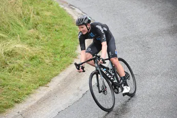 'Blije' Kragh Andersen rondt Poggio als eerste na zware aanval: 'Hoor bij de besten'