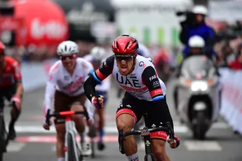Helm Trentin loopt flinke deuk op na val in tumultueuze waaieretappe Parijs-Nice
