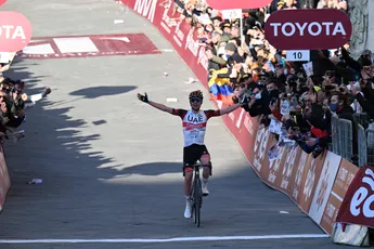 Het Orakel van Slovenië: Pogacar zegeviert na 50 km (!) solo in Strade Bianche