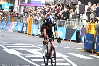 Van Aert teleurgesteld na Milaan-Sanremo: 'Wist dat Mohoric iets als dit zou proberen'