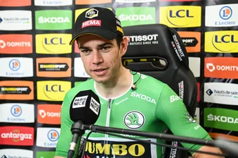 Van Aert grapt na aankondiging terugkeer Van der Poel: 'Zo snel had het ook niet gehoeven'