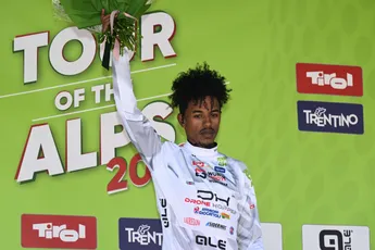 Talentvolle Eritreeër Tesfatsion maakt overstap naar Trek-Segafredo: 'Een droom die uitkomt'