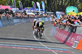 Girmay spreekt van 'iedereen tegen Mathieu en mij', Van der Poel lacht frustratie van zich af