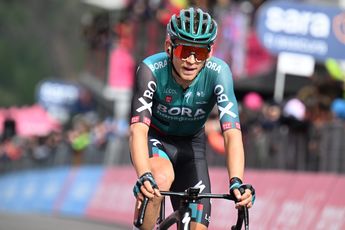 Kämna speelt leiderstrui Tirreno-Adriatico kwijt aan Roglic door foutje in rit van donderdag