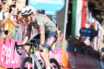 Dolblije Oldani bedankt ploegmaat Van der Poel na eerste profzege: 'Dat was cruciaal'