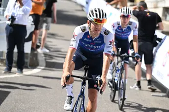 Peloton in Burgos likt z'n wonden: Hindley en Kelderman geschaafd, breuken bij AG2R en Quick Step