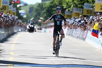 Imponerende Leknessund (Team DSM) blijft peloton voor in tweede rit Ronde van Zwitserland