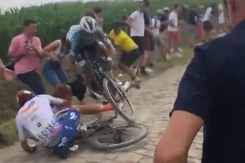 🎥 Wat de televisiekijker niet zag: Gogl en Oss uit koers na keiharde val met fan (en Van Poppel)