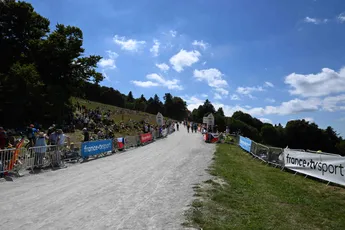 Verschrikking op EK Gravel: Italiaanse amateurrenner overleden aan hartaanval