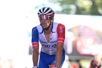 Thibaut Pinot (32) verrast en begint aan laatste seizoen als prof: 'Het wielrennen is veranderd'