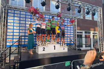 Ondertussen in het peloton | Van Aert en Vos verslaan Van der Poel en Van Vleuten in koppeltijdrit