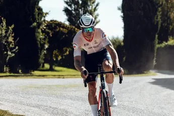 Ivar Slik mag nogmaals mee op trainingskamp met Astana: 'Mooi dat Mark Cavendish nog een jaartje blijft!'