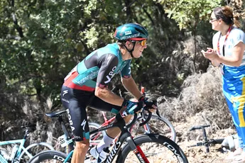 Danny van Poppel klopt Milan Menten na millimetersprint in Rund um Köln, Jasper De Buyst derde