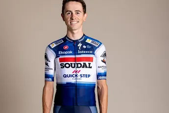 Gediskwalificeerde Knox: 'Renners die na medische assistentie even de auto's gebruiken niet straffen'