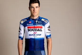 Vervaeke ziet verschillen tussen Dumoulin en Evenepoel: 'Remco durft meer zijn ploeg te gebruiken'