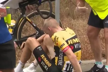 🎥 Zware domper voor Jumbo-Visma: Gesink valt hard op hoofd, ook DSM en Jayco-AlUla verliezen een renner