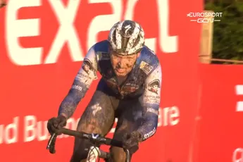 Merlier triomfeert in Zonnebeke na enerverende wedstrijd, Kamp en David van der Poel mee op het podium