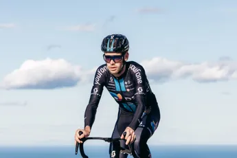 DSM speelt Vanhoucke én klimtalent Onley uit in Strade Bianche, ook Tusveld mee